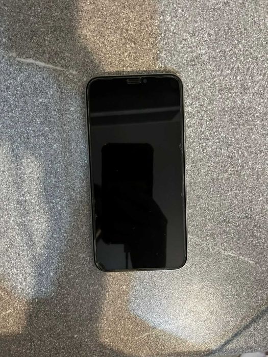 iPhone XS белый телефон