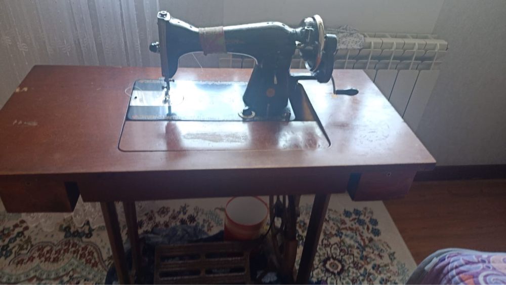 Продам швейную машину