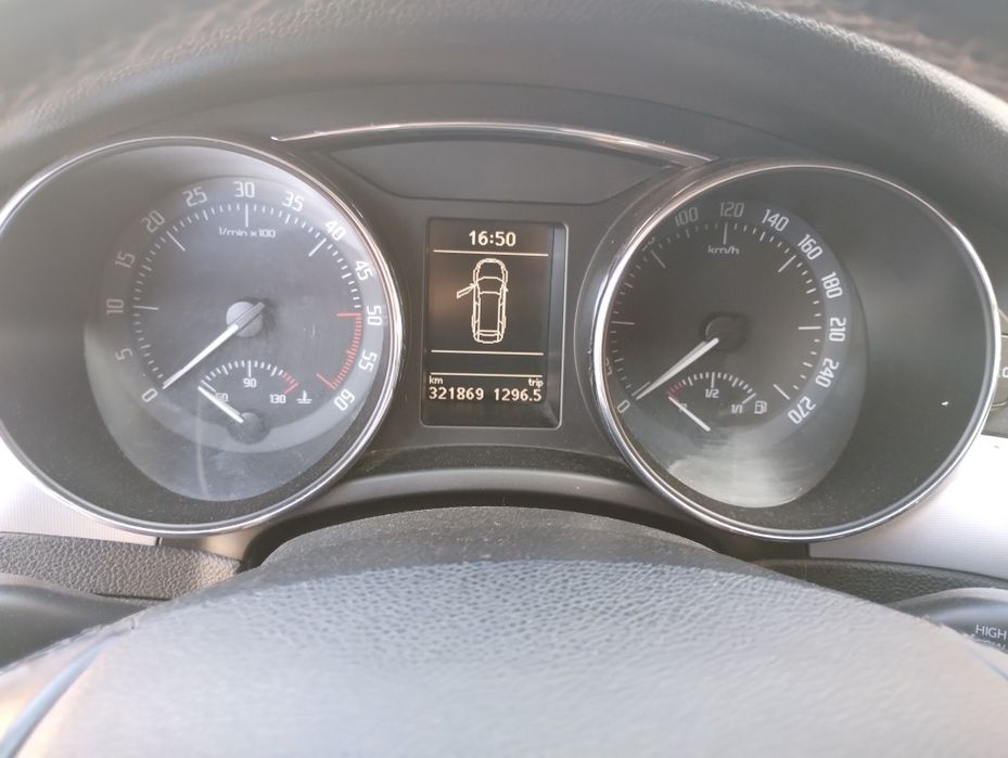 Skoda Superb combi 2011 motor 2000 diesel 140 cp
Skoda Super Combi 2011 manuală