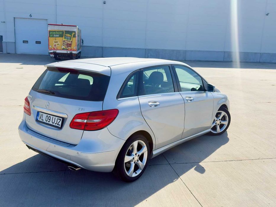 Mercedes-Benz B 180