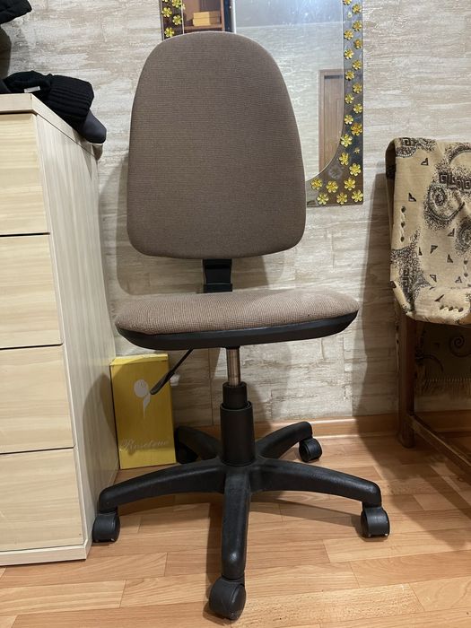 стул на колесиках