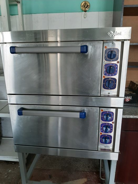 Продам электрическую печь для пиццы и металлические столы для пиццы