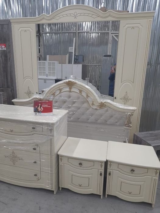 Спальный гарнитур