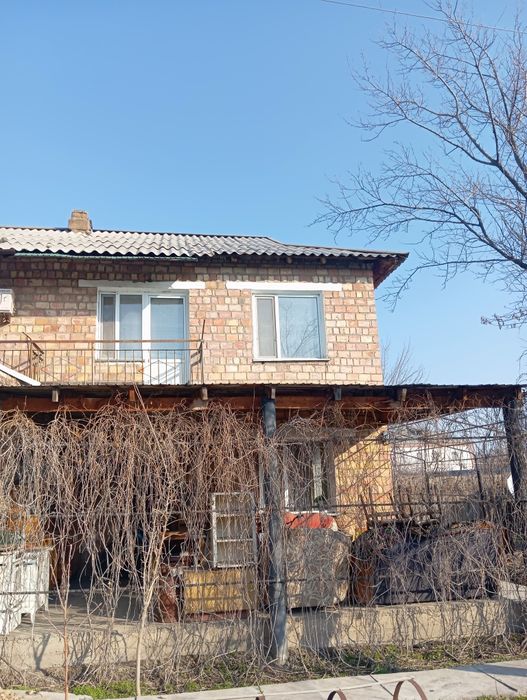 Двухэтажный котедж