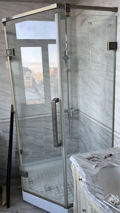 Продам Раковину,двери!