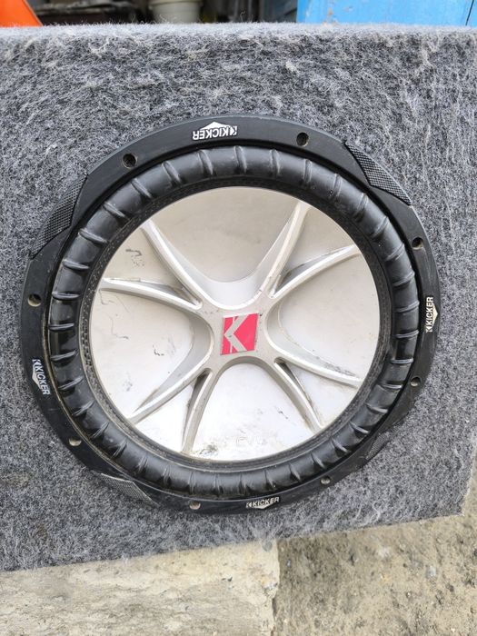 Продам сабвуфер Кикер