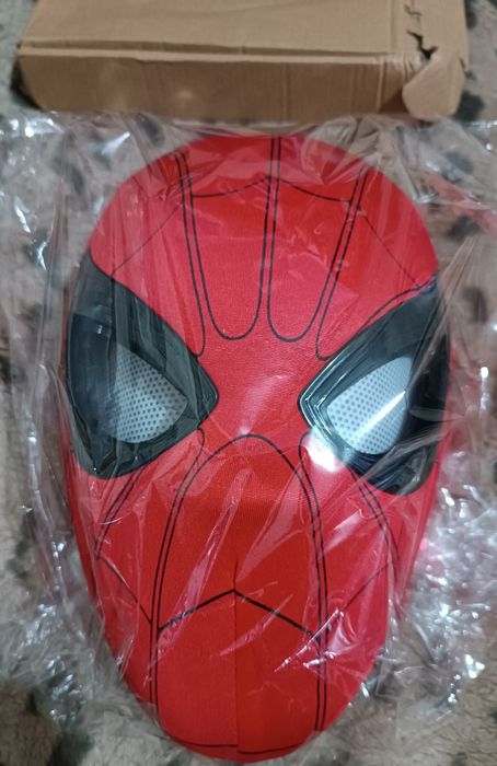 Продаю маску человек паук