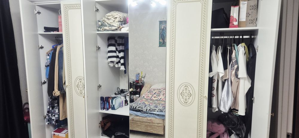 Продам шкаф для спальни, самовывоз.