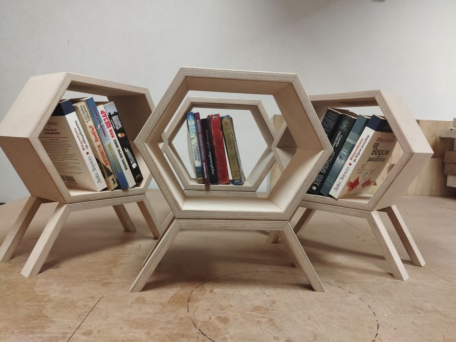 Библиотека,етежерка,маса ,нощно шкафче