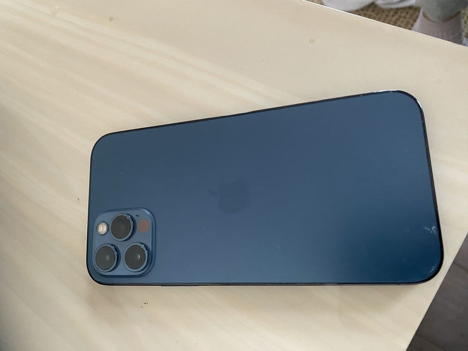 Продам айфон 12