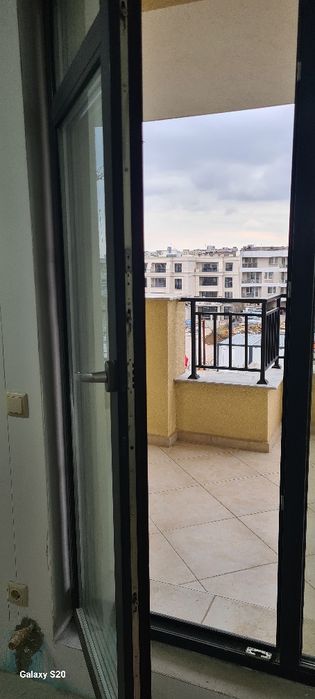 Дограма REHAU (еркерна врата  с прозорец