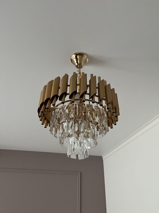 Люстра продается