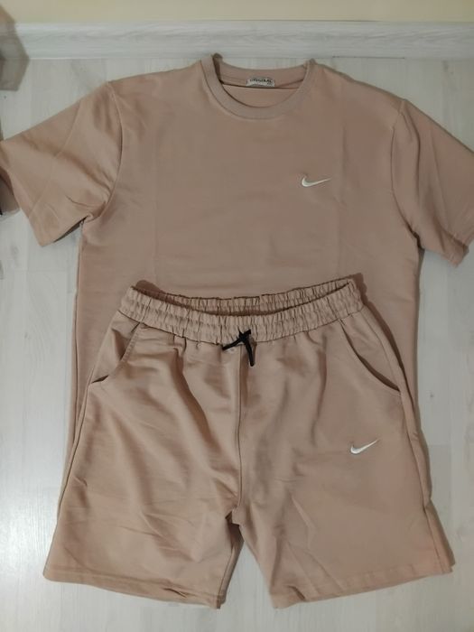 Compleu baieti Nike.