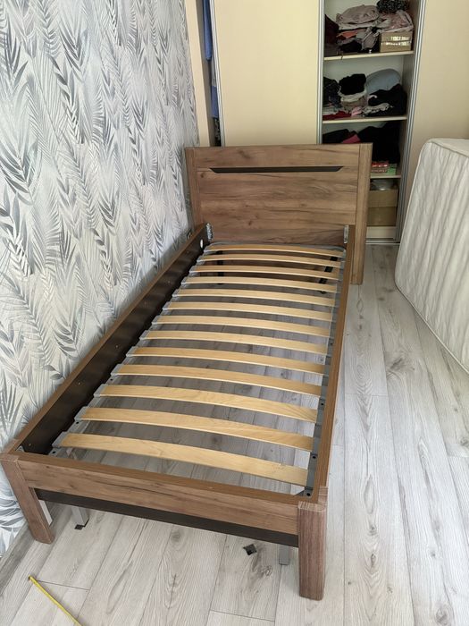 Продам каркас с матрасом