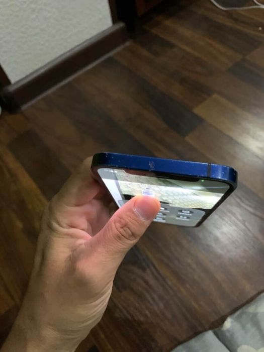 Iphone 12 64 gb holati yaxshi ekran radnoy batareka ham radnoy