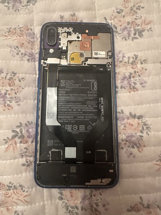 Продам не рабочие телефоны