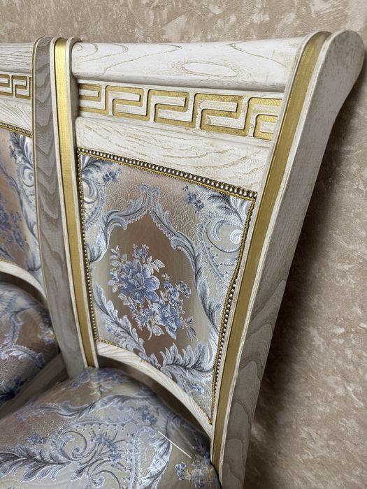 Продам стулья для зала