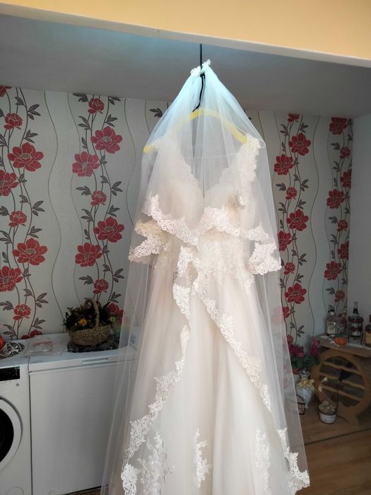 Rochie de mireasa eleganta + voal inclus – stare impecabila