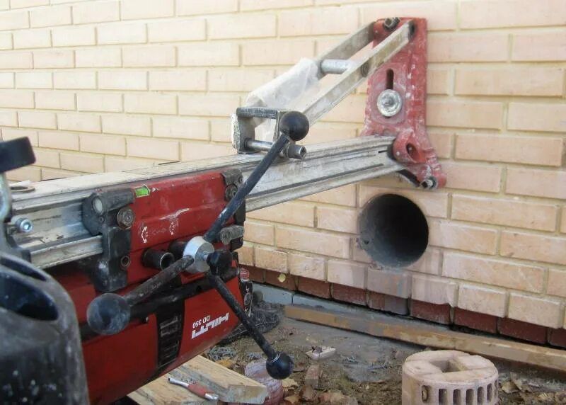 Отверстия для вытяжки, кухонных дымохода и двухконтурный котёл сухой!