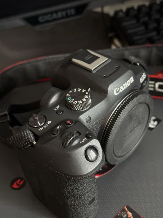 Camera Canon EOS R7