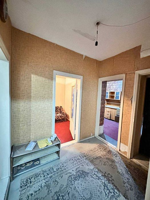 Продаётся 2 комнатная квартира можно под бизнес 1 этаж