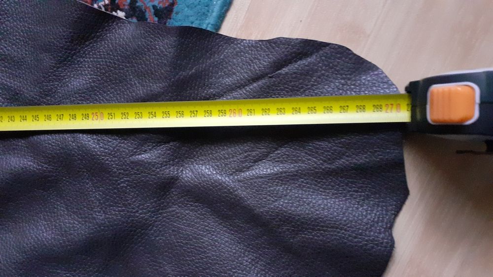 Piele vițel dintr-o o bucată de culoare maro inchis