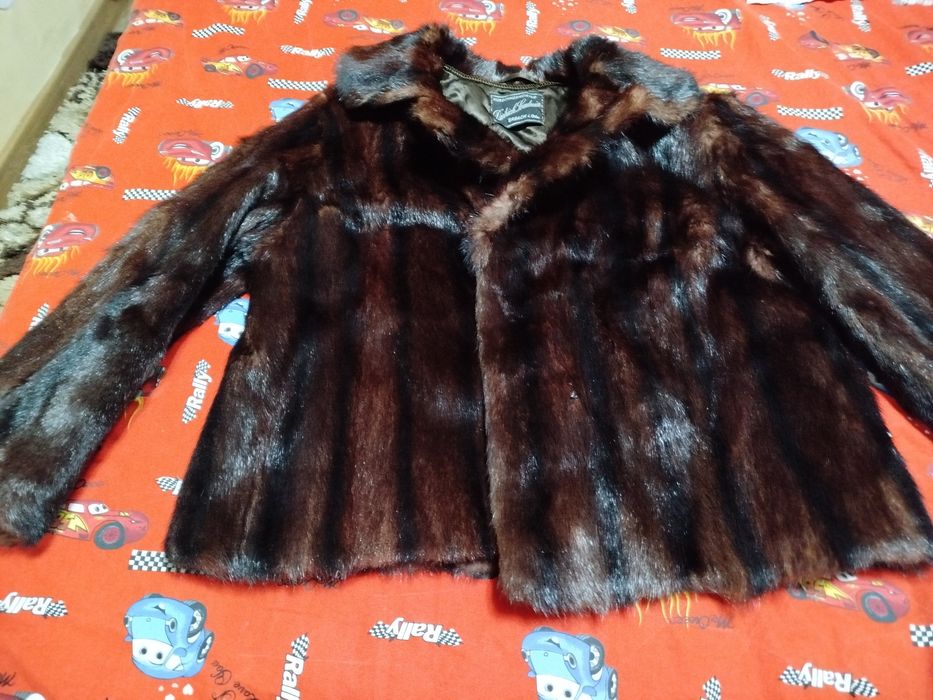 Vând haina de blană naturală