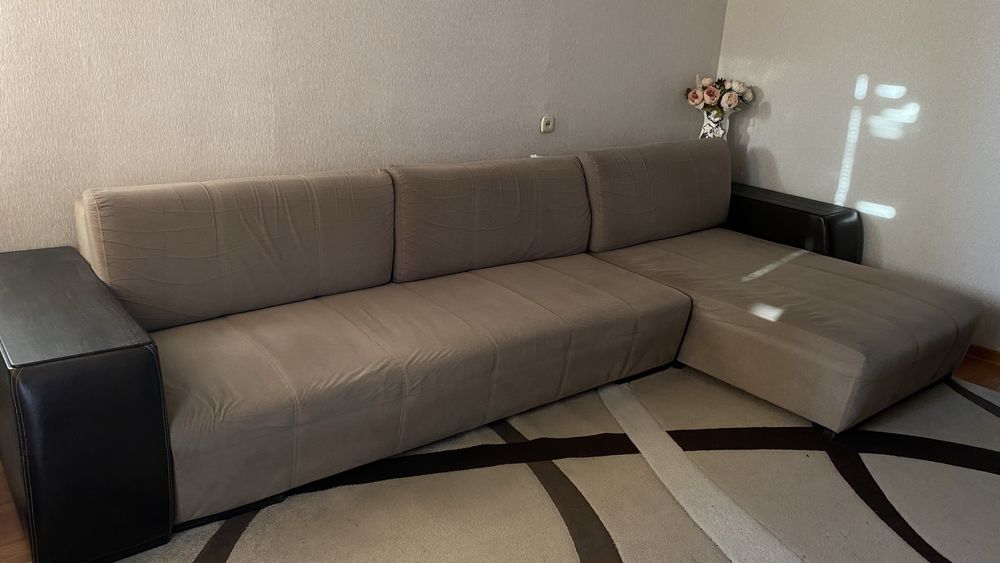 Диван угловой с оттоманкой