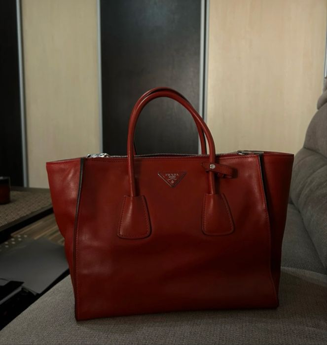 Geanta Prada rosu inchis