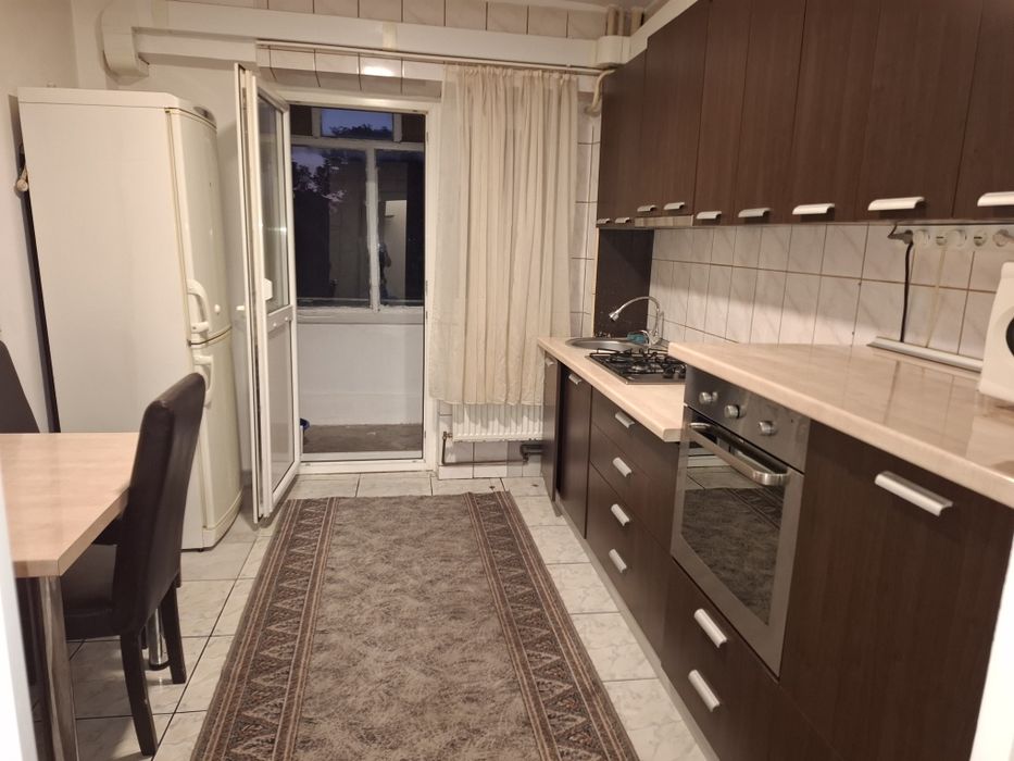 Inchiriez apartament 2 cam