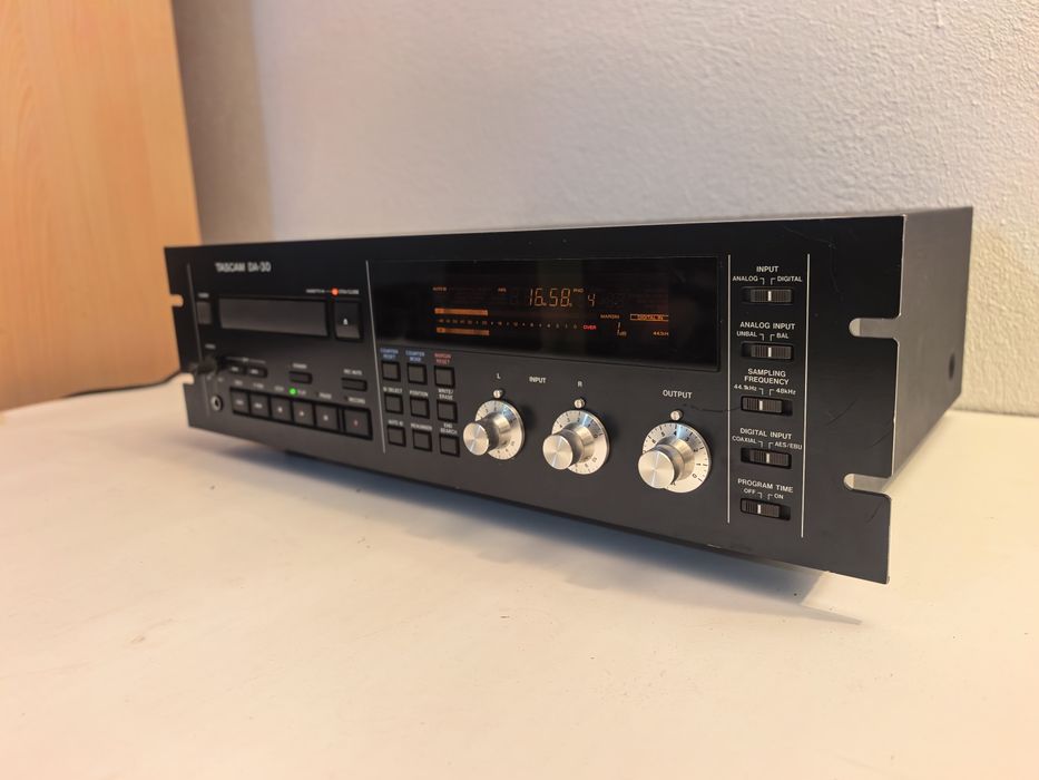 Tascam DA 30 Digital Audio Tape Deck DAT
