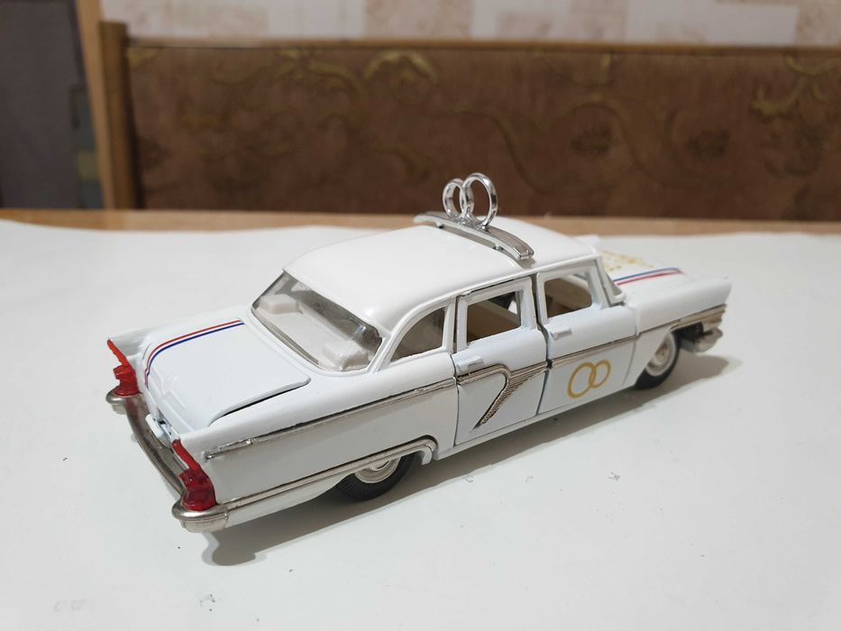 Продам ГАЗ 13 Чайка свадебная конверсия в масштабе 1:43 СССР