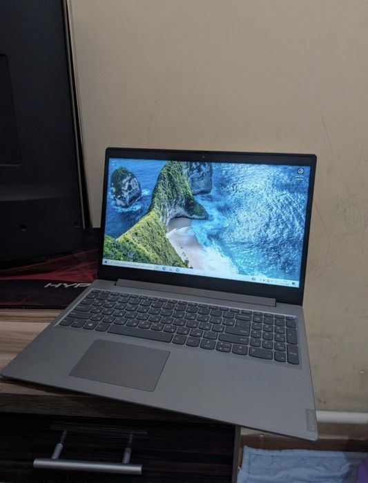 Ультрабук Леново 2020 года SSD 256Gb