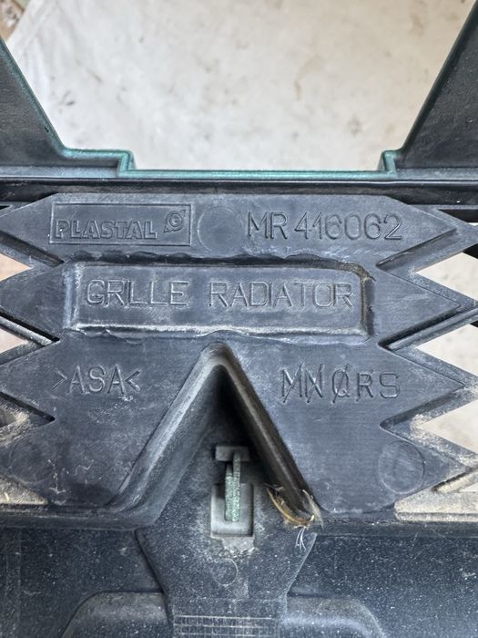 Оригинална решетка Митсубиши Пажеро Mitsubishi Pajero