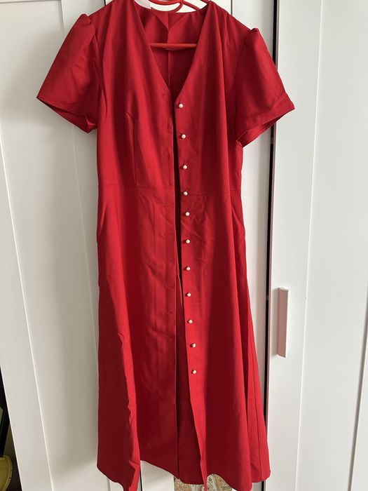 Шикарное платья красного цвета. Ткань супер удобное. Французкая длина