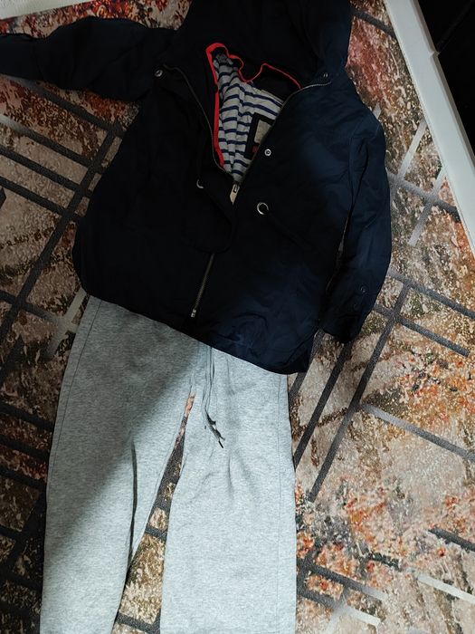 Продам 4 пакета одежды