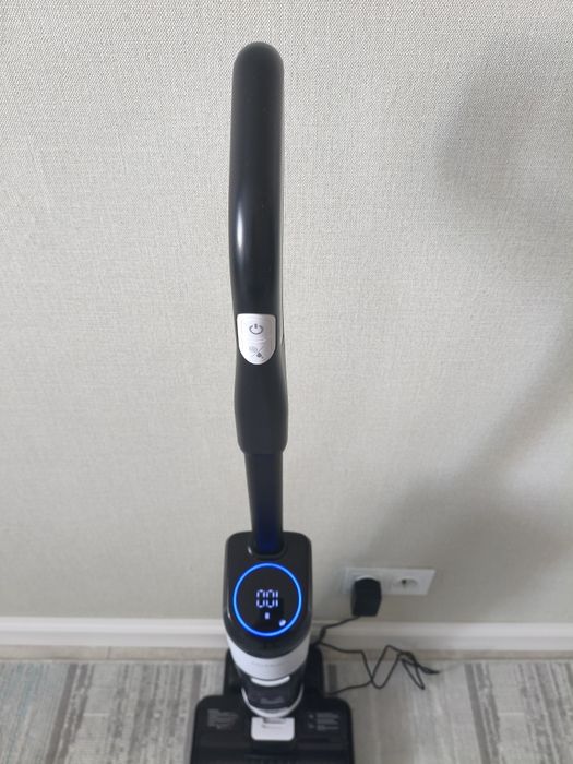 Продам вертикальный пылесос