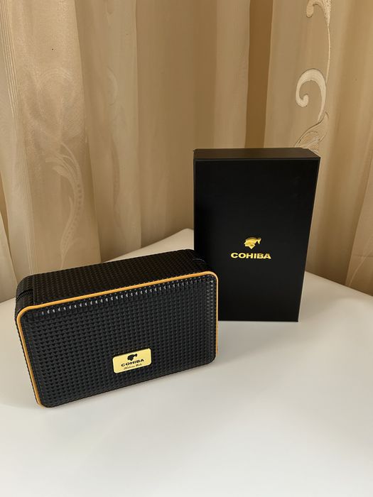 COHIBA хумидор за 4 пури – преносим, кожен, с дигитален хигрометър