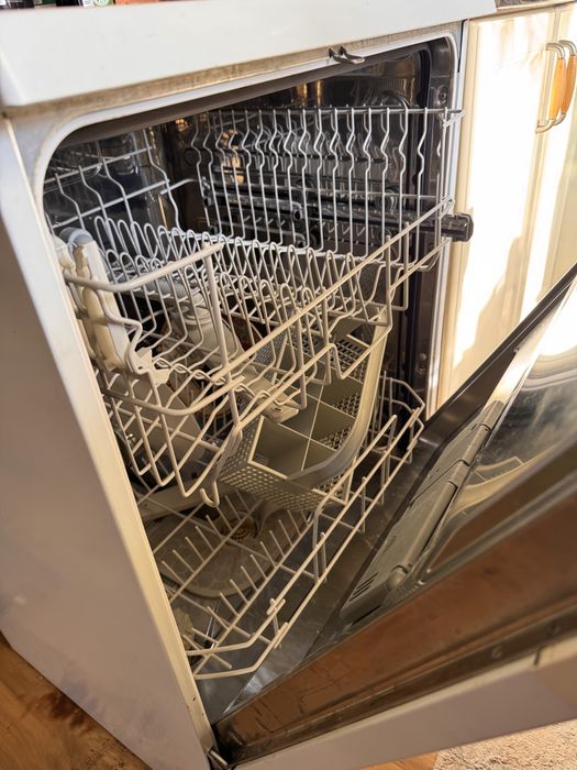 Продам посудомоечную машину в рабочем