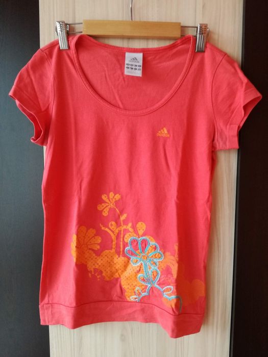 Adidas нов дамски клин + подарък тениска
