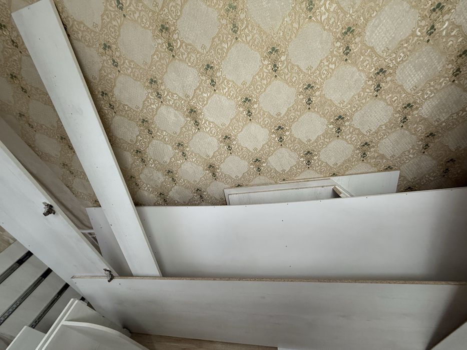 Шкаф уговой для вещей