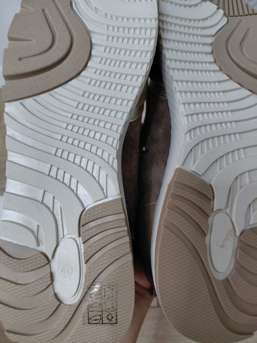 Продам зим обувь 40р новые