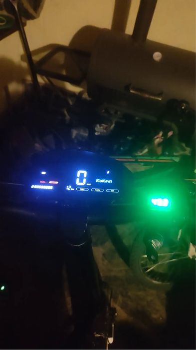 Слагам ключ с волтметър на Kukirin g2