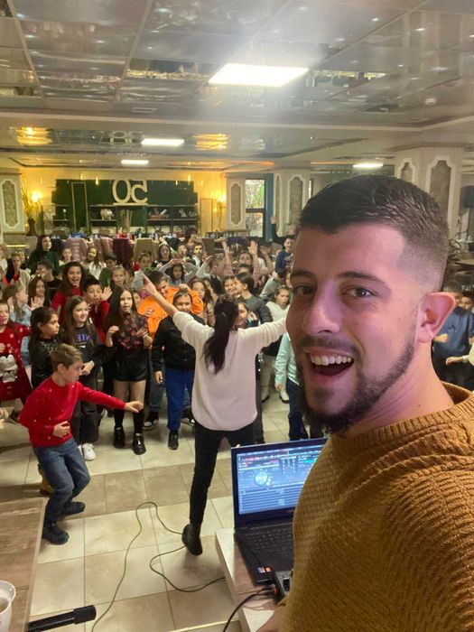 DJ (event manager and drummer) за Вашето незабравимо парти