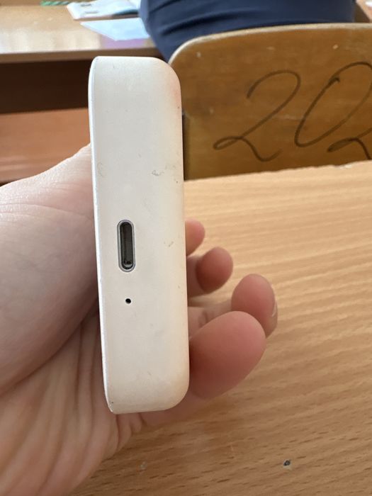 Повербанк Apple станция