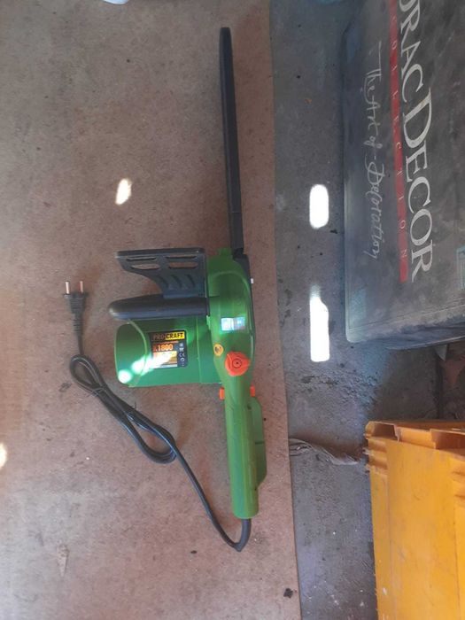 Vând drujbă electrică nouă