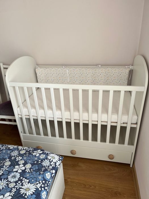 Бебешко креватче с чекмедже