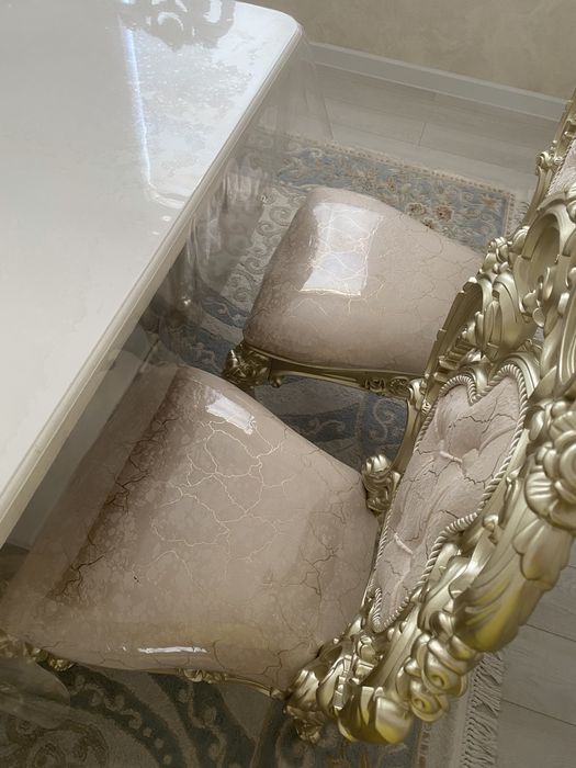 Стол стулья для гостиной