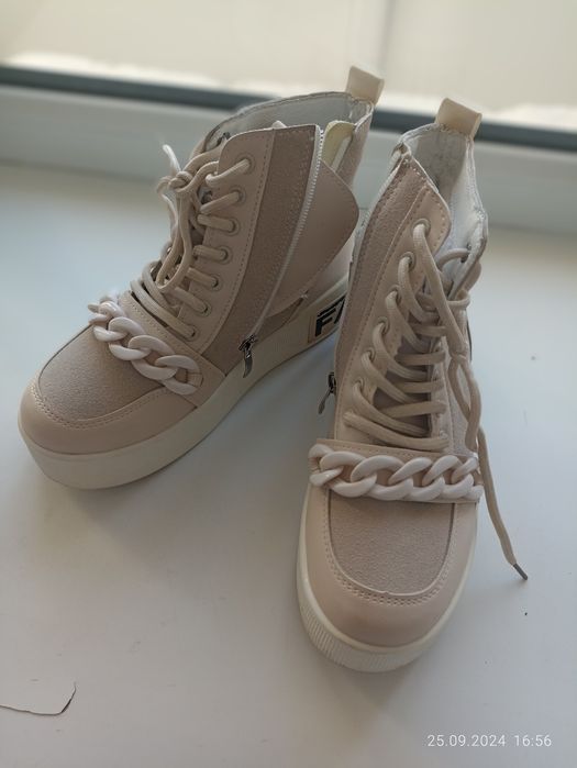 Продам кроссовки