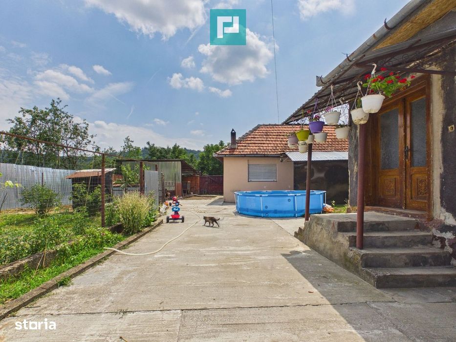 2 case cu teren de 2253 mp în Archiș